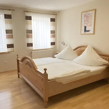 Hopfengarten 4 *